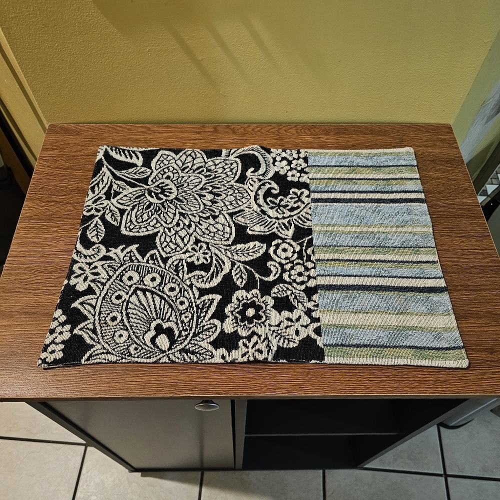 4 Stripped floral placemats